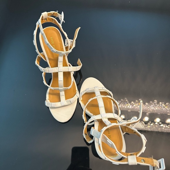 Shoe Republic LA White Heels with Intricate Design - Picture 2 of 5